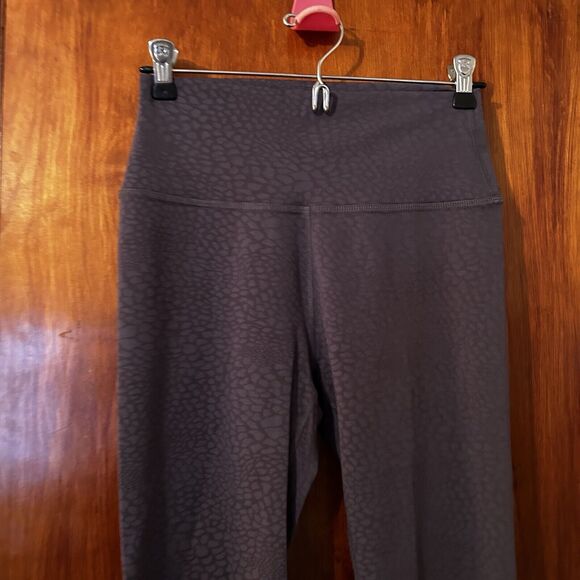 Beyond Yoga Leggings Gray Feline Jacquard Shadow High Waisted Midi Women's Small - Picture 3 of 8